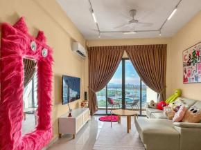 FunxVivid Seaview 2BR 2CP near SG CIQ KSL ZooJB Free Netflix WiFI